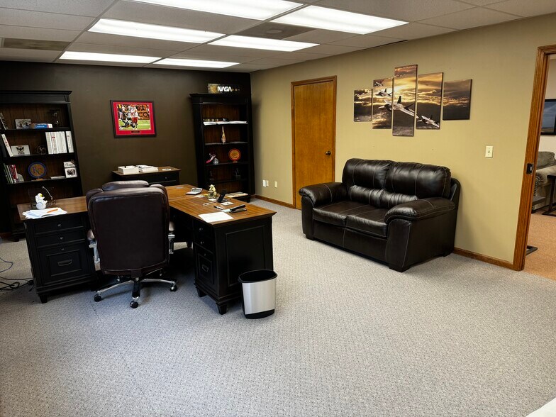 More Photos Of 4228 S Hocker Dr, Independence Office For Sale
