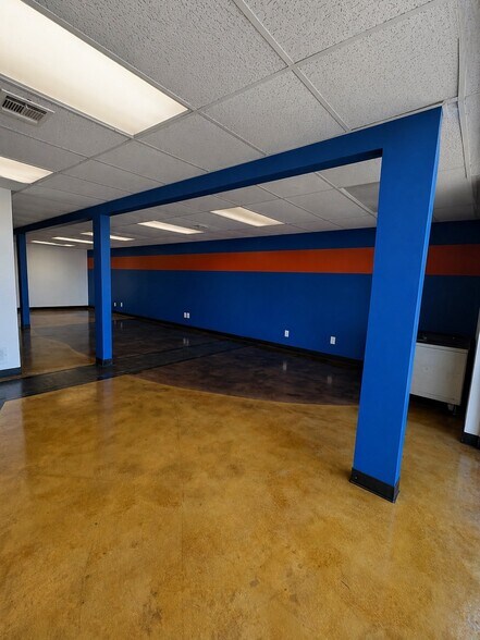 More Photos Of 3601 W Harry St, Wichita Flex For Lease