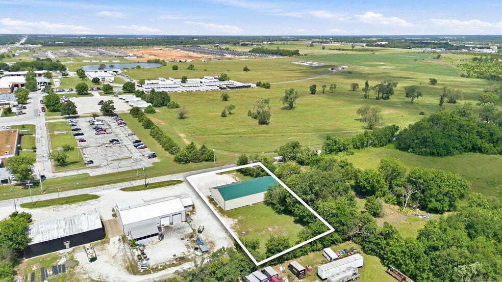 More Photos Of 136 N Prigmor Ave, Joplin Industrial For Sale