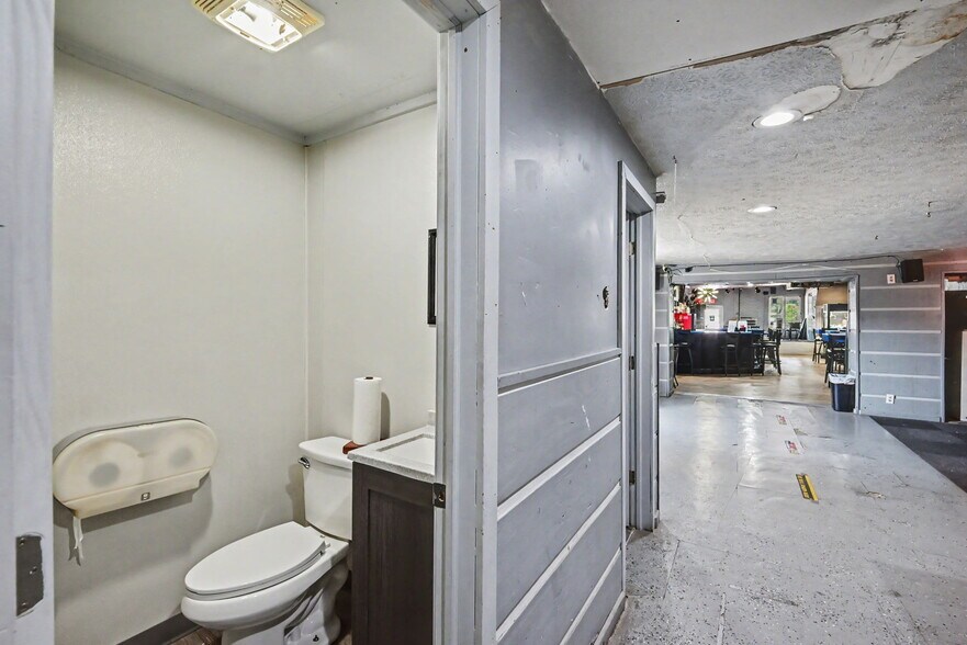 More Photos Of 126 McConnell St, Oxford Storefront Retail Residential For Sale