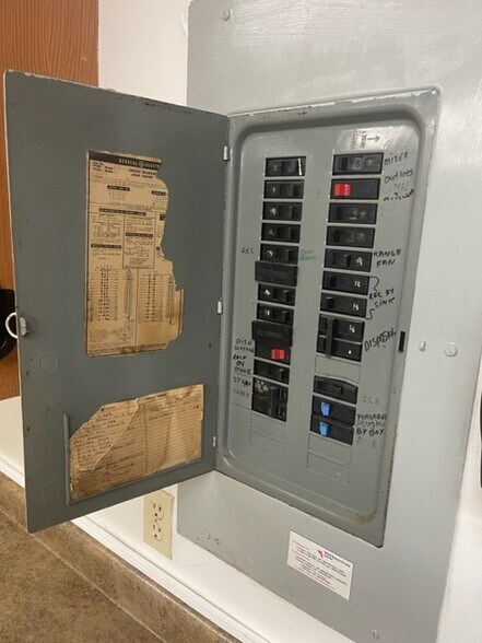 More Photos Of 600 Morningside St, Ida Grove Skilled Nursing Facility For Sale