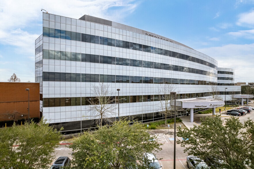 Primary Photo Of 1327 Lake Pointe Pky, Sugar Land Medical For Lease