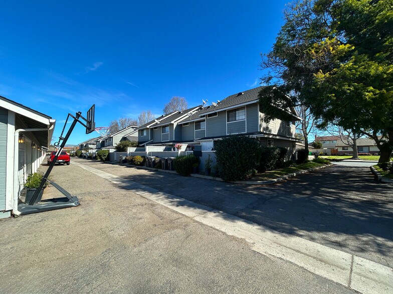 More Photos Of 409-415 Tiffany Dr, Santa Maria Apartments For Sale