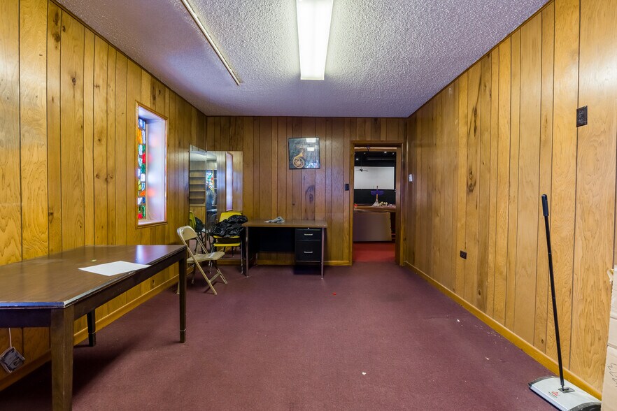More Photos Of 1809 34th St, Lubbock Religious Facility For Sale