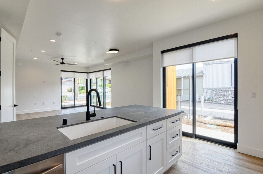More Photos Of 221 W G St, Encinitas Apartments For Sale