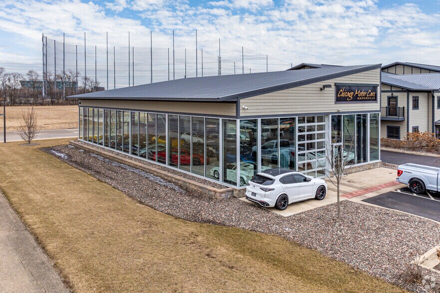 More Photos Of 2108-2260 Ferry Rd, Naperville Showroom For Sale