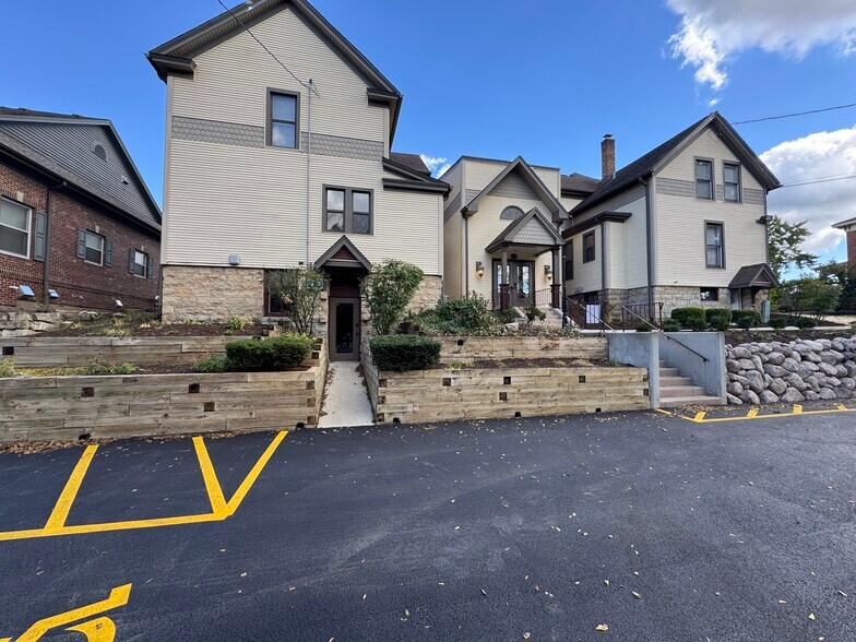 More Photos Of 121 N Washington St, Naperville Medical For Lease