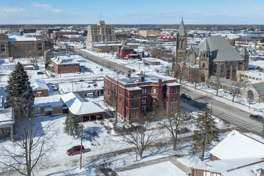 More Photos Of 814 Center Ave, Bay City Apartments For Sale