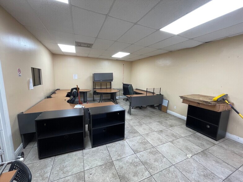 More Photos Of 2150 NW 21st St, Miami Office For Lease
