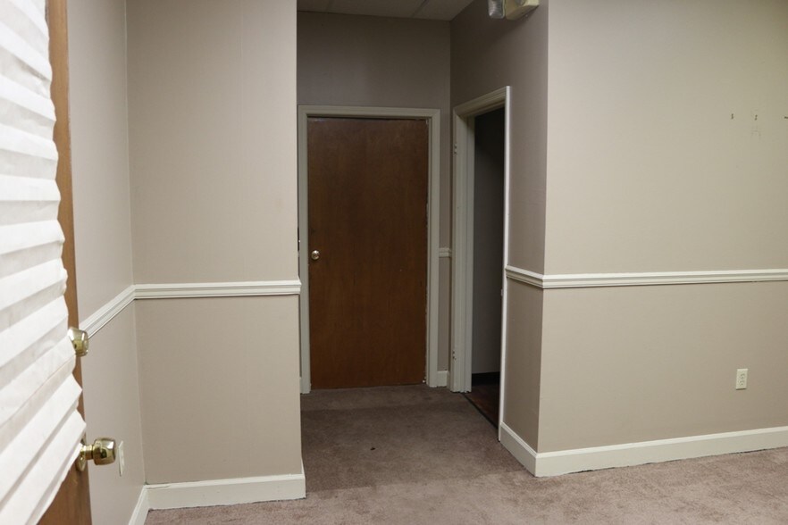 More Photos Of 808 Commerce Blvd, Riverdale Medical For Sale