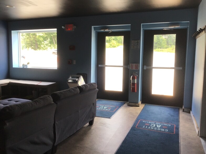 More Photos Of 64 Worcester Providence Tpke, Sutton Storefront Retail Office For Lease