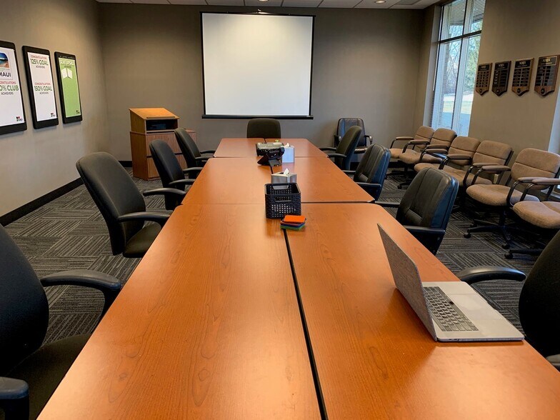 More Photos Of 5505 Cottonwood Ln, Prior Lake Office For Sale