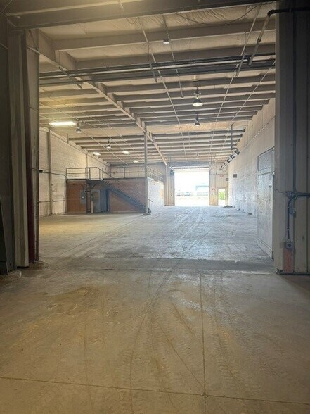 More Photos Of 8319 Chiles Industrial Av, Red Deer Warehouse For Sale