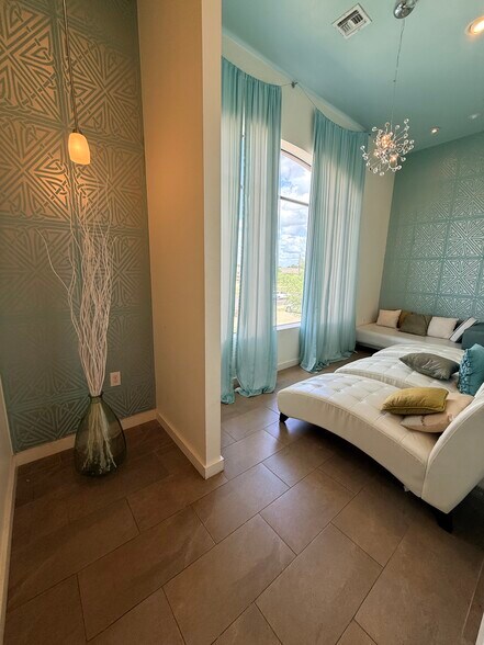 More Photos Of 2140 W Grande Blvd, Tyler Medical For Lease