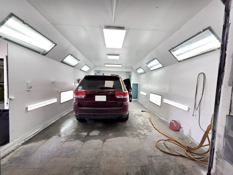 More Photos Of 7511 Leavenworth Rd, Kansas City Auto Repair For Sale