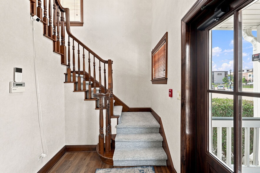 More Photos Of 112 W Liberty Dr, Wheaton Office For Sale