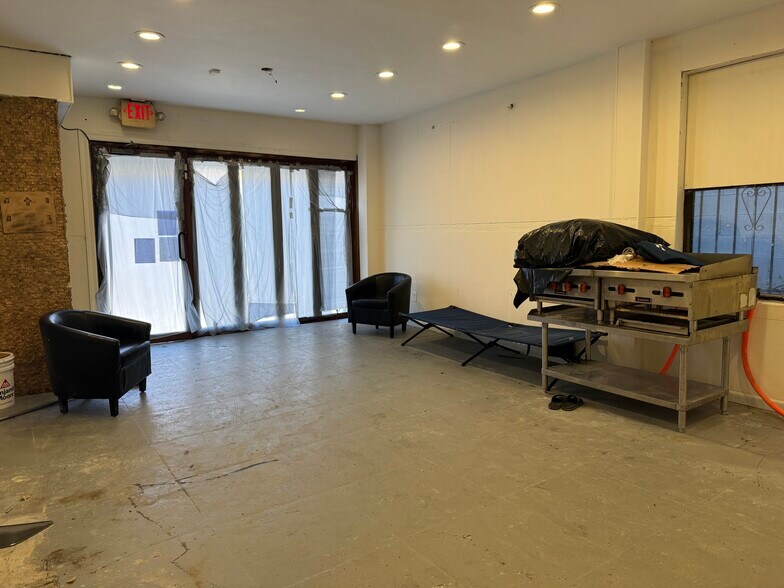 More Photos Of 25-89 Steinway St, Astoria Restaurant For Lease