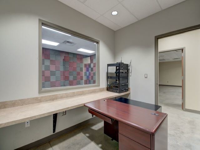 More Photos Of 2201 W South Ave, Ponca City Warehouse For Sale