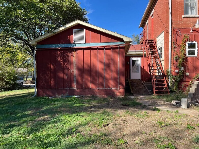 More Photos Of 419 W Locust St, Independence Specialty For Sale