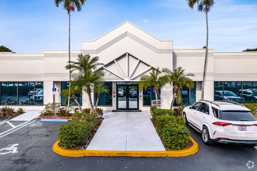 More Photos Of 1375 Gateway Blvd, Boynton Beach Coworking Space