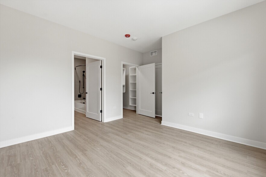 More Photos Of 1850 Glenview Rd, Glenview Apartments For Lease