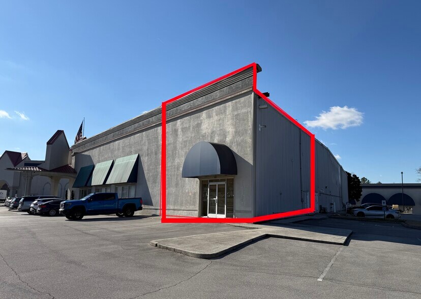 More Photos Of 10841 Kingston Pike, Knoxville Freestanding For Lease