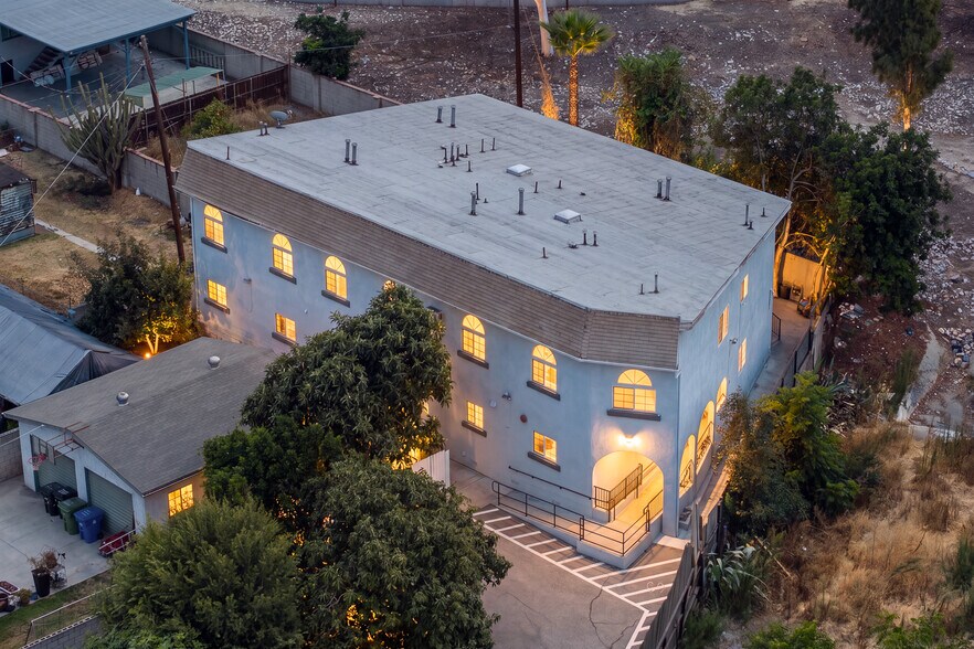 More Photos Of 2104 Mozart St, Los Angeles Apartments For Sale