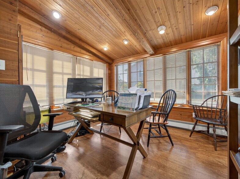 More Photos Of 1434-1436 W Broad St, Quakertown Office For Sale