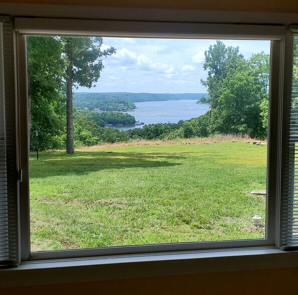 More Photos Of 250 Sunset Hills Dr, Sunrise Beach Storefront Retail Office For Sale