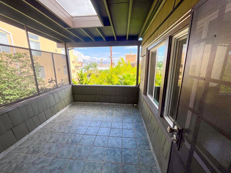 More Photos Of 658 S Bronson Ave, Los Angeles Office Residential For Sale