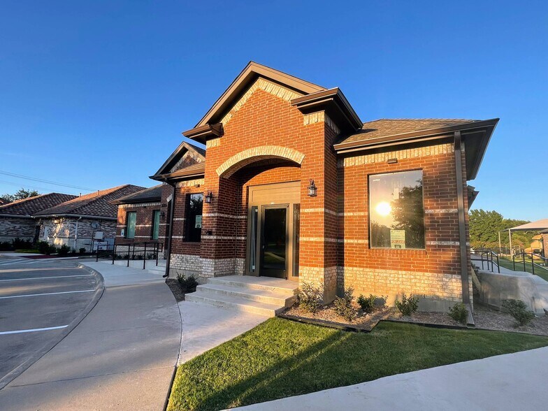 More Photos Of 1511 W McDermott #2 Dr, Allen Medical For Sale