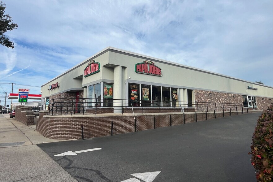 More Photos Of 1700-1720 Lakeville Rd, New Hyde Park General Retail For Lease