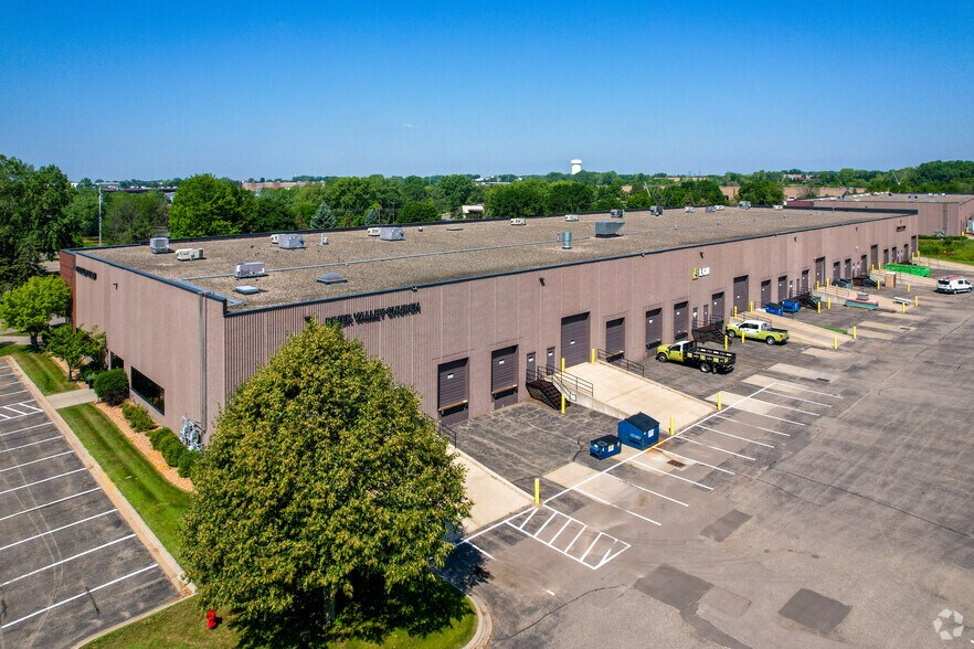 More Photos Of 875 Blue Gentian Rd, Eagan Service For Lease