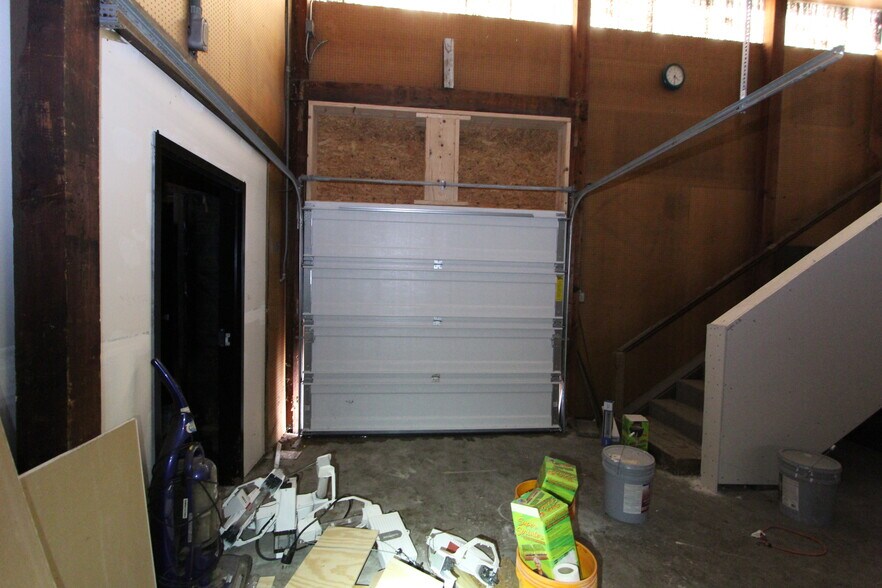 More Photos Of 110 Creekview Dr, Battle Creek General Retail For Sale