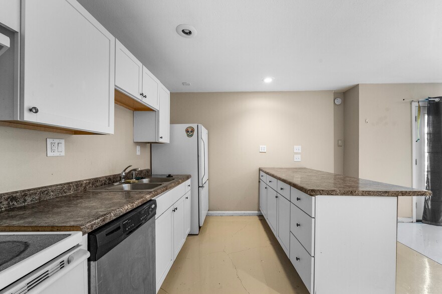 More Photos Of 473 Highway W, Eldon Storefront Retail Residential For Sale