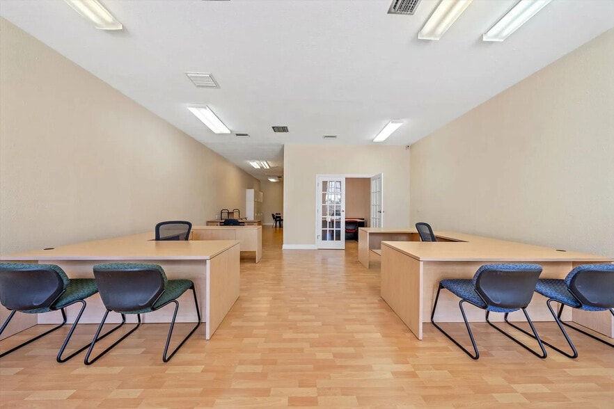 More Photos Of 3900 Clark Rd, Sarasota Medical For Sale