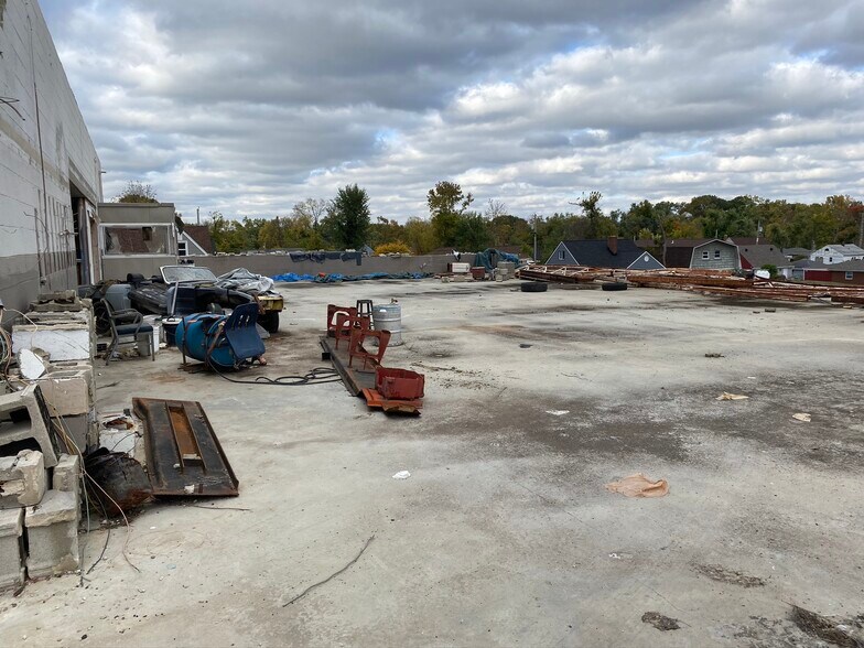 More Photos Of 5020 N Main St, Dayton Auto Repair For Sale