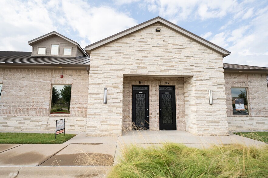 More Photos Of 1400 N Coit Rd, McKinney Unknown For Lease