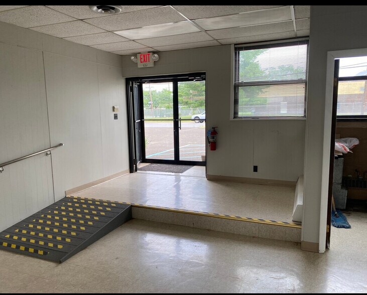 More Photos Of 448 Whitehead Rd, Hamilton Storefront Retail Office For Lease