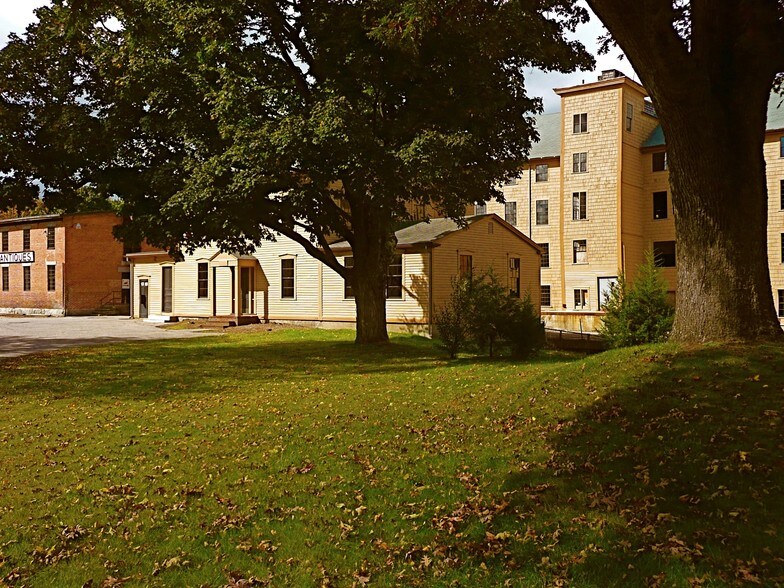 More Photos Of 146 Mendon St, Uxbridge Loft Creative Space For Lease