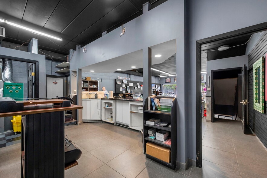 More Photos Of 735-737 Snelling Ave N, Saint Paul Storefront Retail Office For Lease