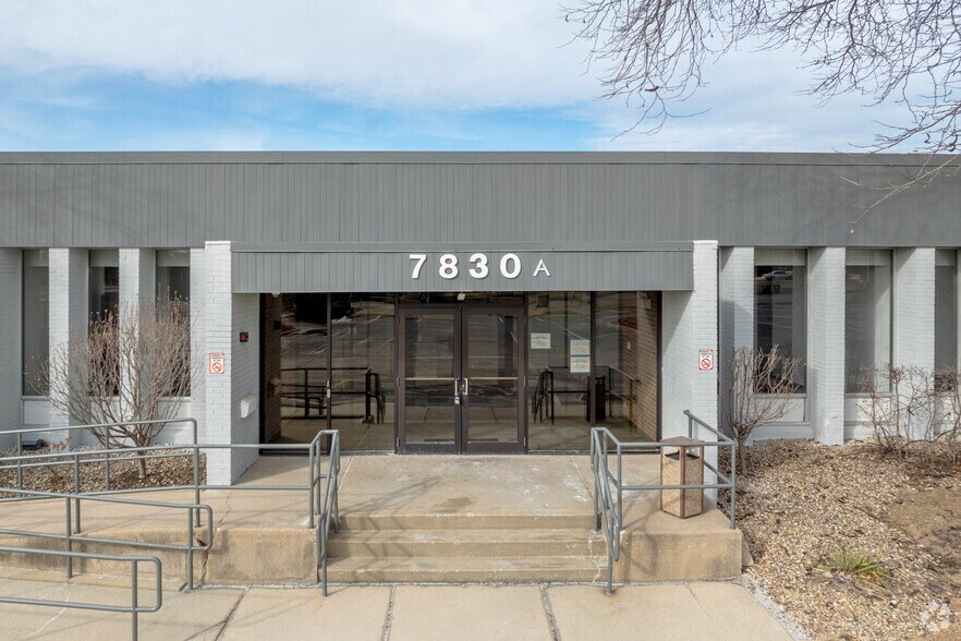 More Photos Of 7830 W 71st St, Bridgeview Manufacturing For Lease