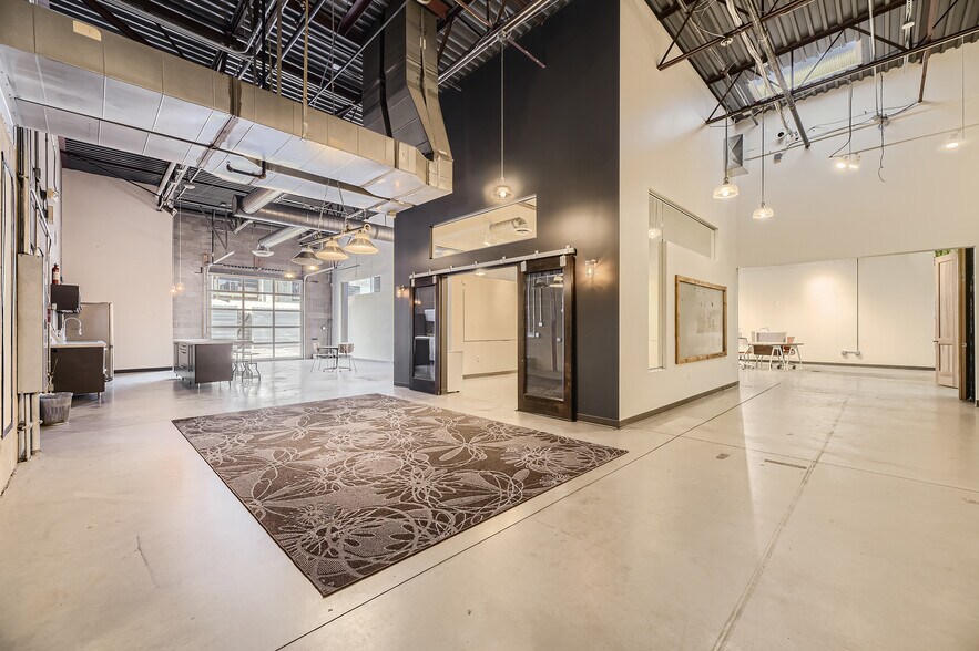 More Photos Of 3401 Blake St, Denver Flex For Lease