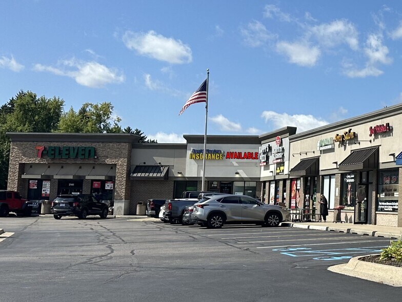 More Photos Of 2141-2181 N Pontiac Trail, Commerce Township Storefront For Lease