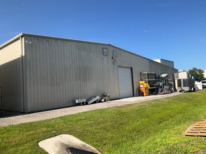 More Photos Of 11607 Prospect Dr, Odessa Manufacturing For Sale