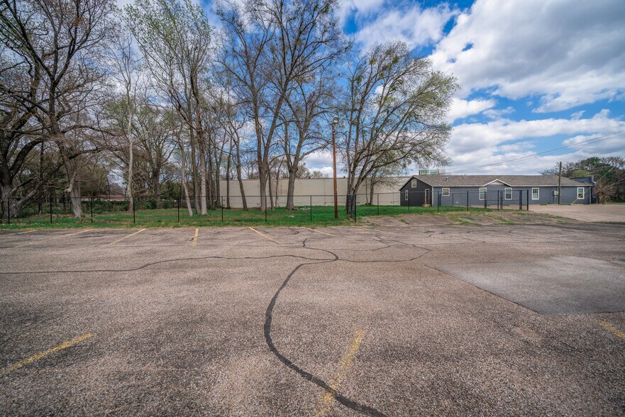 More Photos Of 1505 E Marshall Ave, Longview Medical For Sale