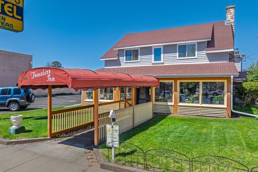 More Photos Of 309 E Wall St, Eagle River Hotel For Sale