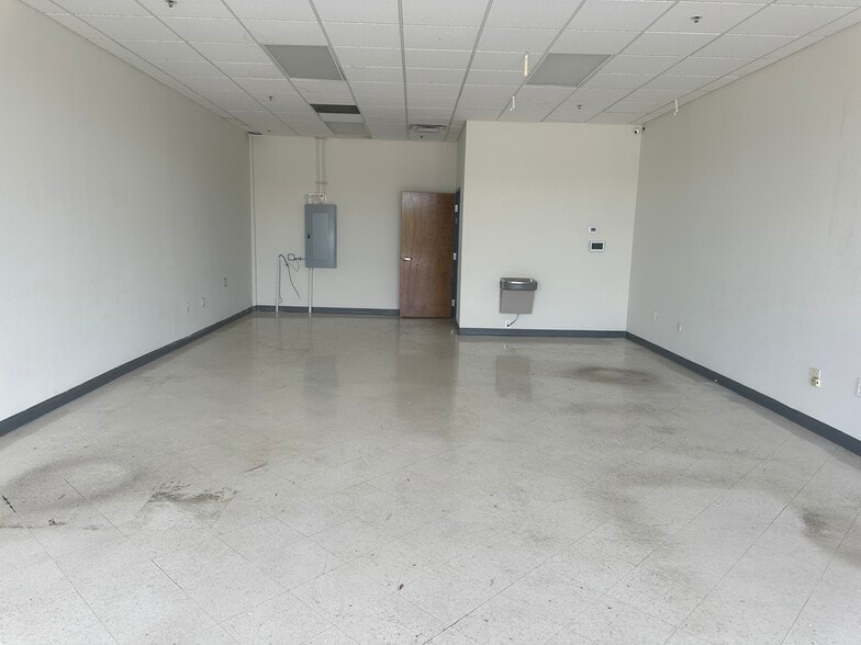 More Photos Of 5677 Buford Hwy NE, Doraville Storefront For Lease