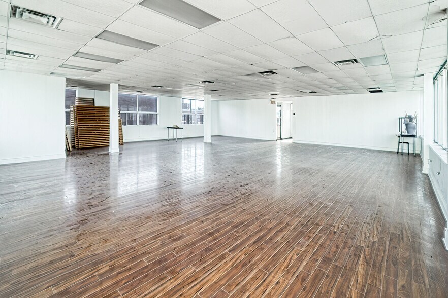 More Photos Of 750-760 Boul Crémazie O, Montréal Office For Sale