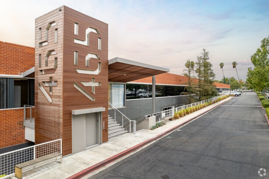 More Photos Of 465 N Halstead St, Pasadena Loft Creative Space For Lease